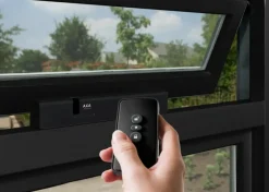 AXA elektrische raamopener Remote 2.0 SKG 2-sterren met afstandsbediening zwart