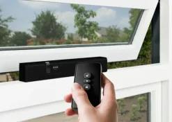AXA elektrische raamopener Remote 2.0 SKG 2-sterren met afstandsbediening zwart