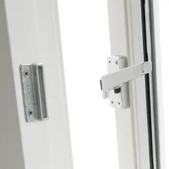 AXA raamsluiting met drukknop rechts aluminium buitendraaiend