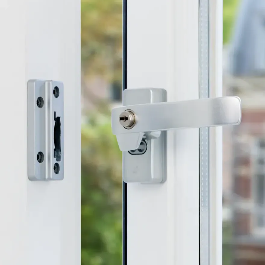 AXA raamsluiting rechts aluminium SKG 1-ster