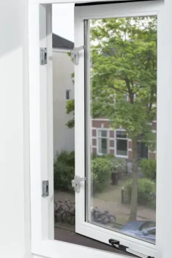 AXA raamsluiting rechts aluminium SKG 1-ster