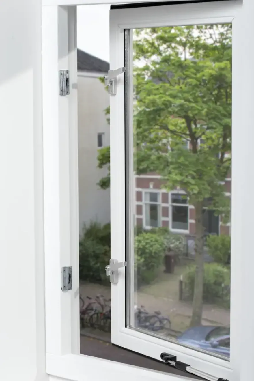 AXA raamsluiting rechts aluminium SKG 1-ster