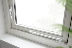 AXA raamsluiting rechts wit buitendraaiend