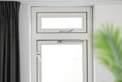 AXA Raamuitzetter combi grijs voor kiepramen