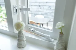 AXA telescopische raamuitzetter wit 20 cm buitendraaiend