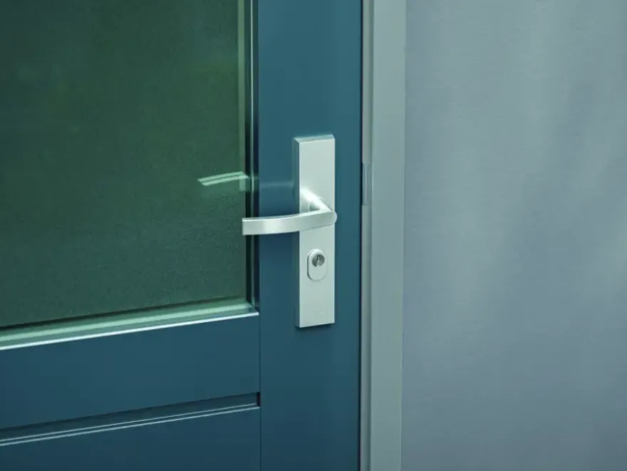 AXA veiligheidsbeslag Edge achterdeur aluminium langschild met SKG 3-sterren 72 mm