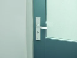 AXA veiligheidsbeslag Edge achterdeur aluminium langschild met SKG 3-sterren 72 mm