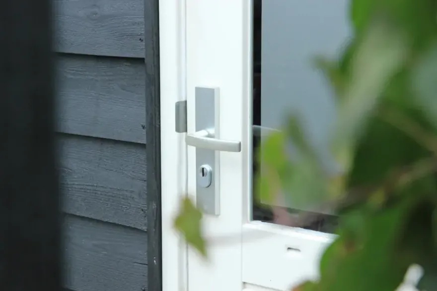 AXA veiligheidsbeslag Edge achterdeur aluminium langschild met SKG 3-sterren 72 mm