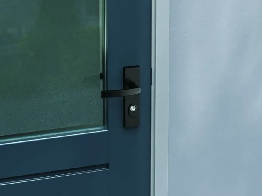 AXA veiligheidsbeslag Edge achterdeur zwart kortschild met SKG 3-sterren 72 mm