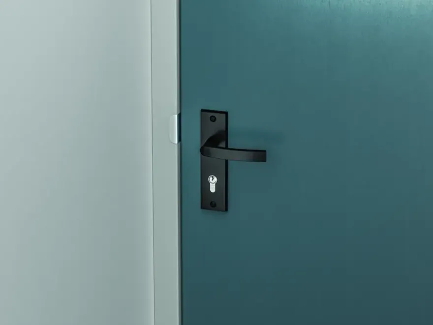 AXA veiligheidsbeslag Edge achterdeur zwart kortschild met SKG 3-sterren 72 mm