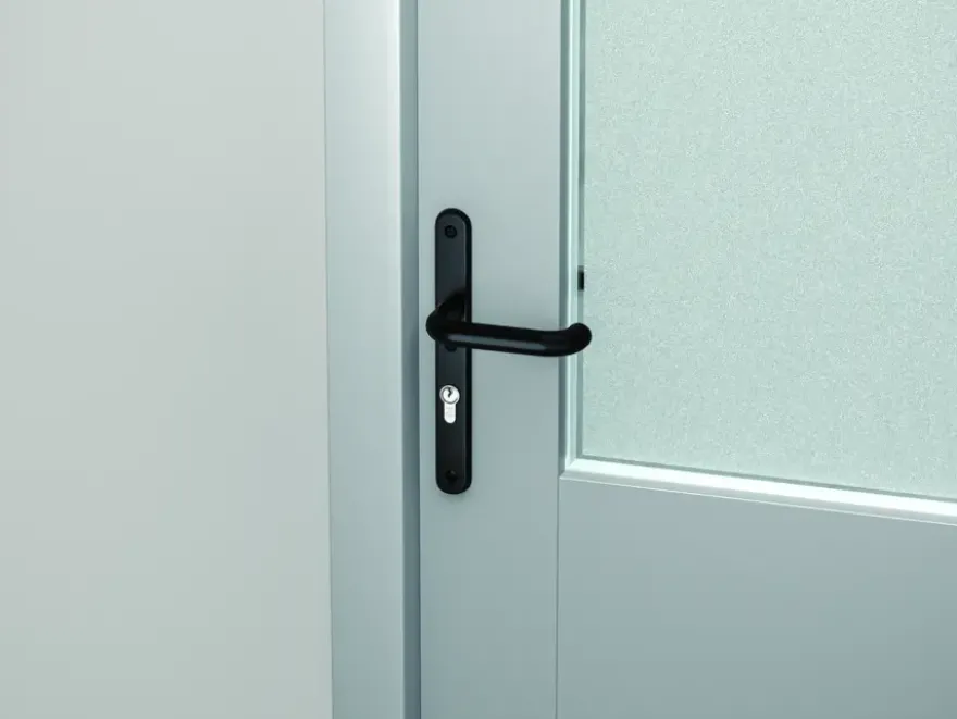 AXA veiligheidsbeslag Oval achterdeur zwart smal schild met SKG 3-sterren 72 mm