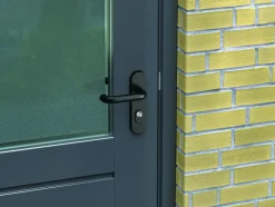 AXA veiligheidsbeslag Oval achterdeur zwart kortschild met SKG 3-sterren 52 mm