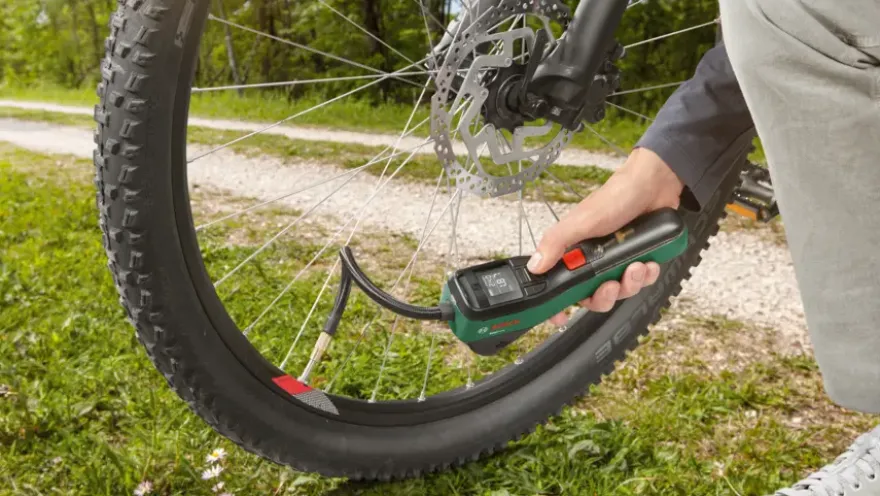 Bosch EasyPump accupomp incl 3 ventielen en handige fietstas