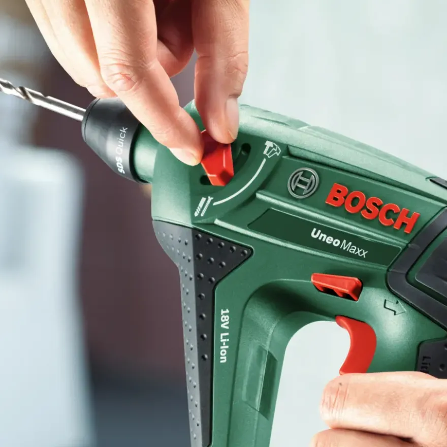 Bosch 18V boorhamer UneoMaxx met extra boorkop en 8-delige accessoireset (Incl. 2 accu's 2.5Ah + lader)