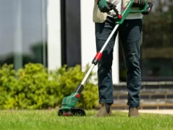Bosch 18V trimmer Universal (Incl. 2Ah accu + oplader)