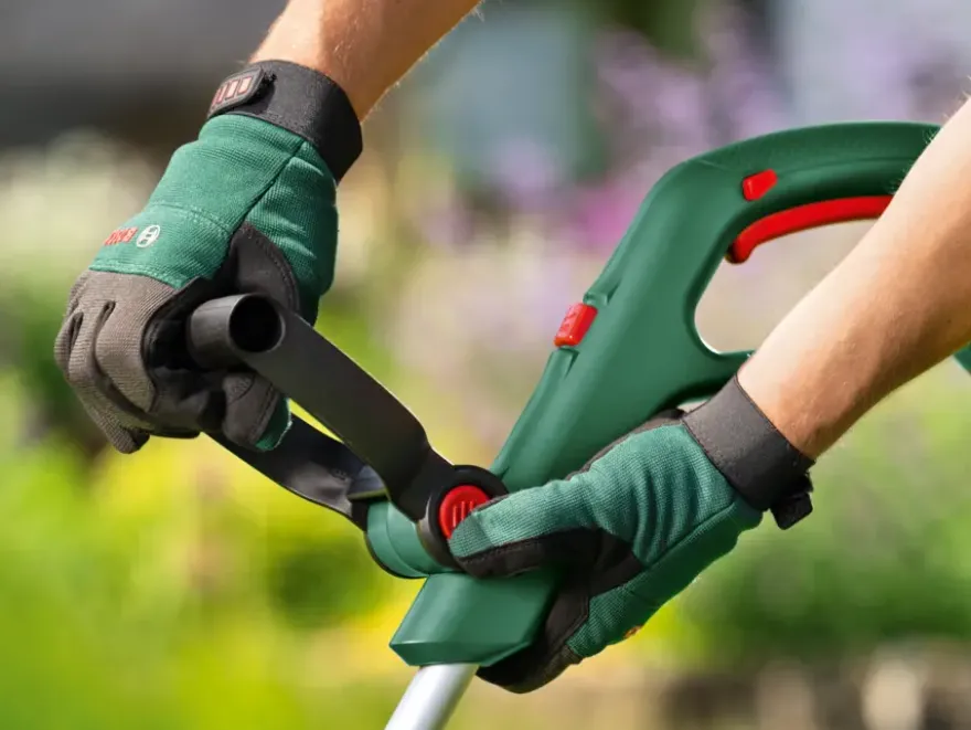 Bosch 18V trimmer Universal (Incl. 2Ah accu + oplader)