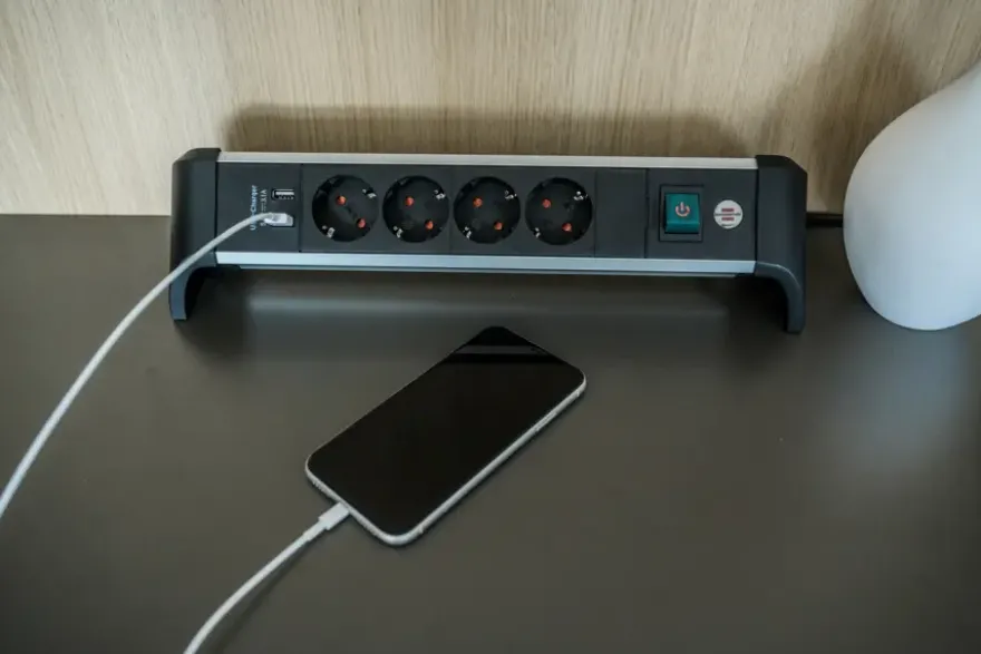 Brennenstuhl Stekkerdoos met schakelaar en USB 4-voudig zwart/grijs 1,8 meter snoer