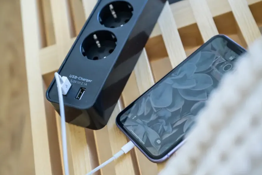 Brennenstuhl stekkerdoos 4-voudig met 2 USB-aansluitingen en schakelaar zwart 1,5 meter