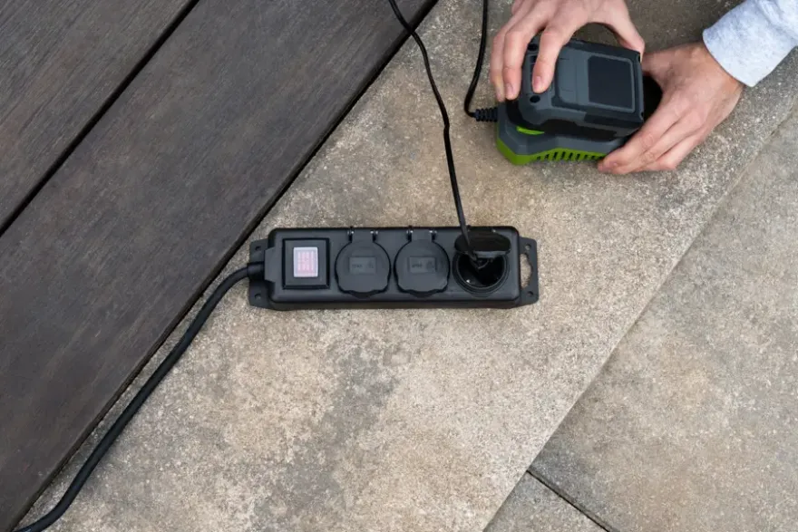 Brennenstuhl Stekkerdoos 3-voudig met schakelaar IP44 2 meter