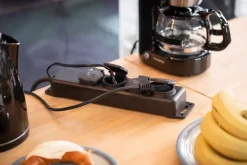 Brennenstuhl Super Solide stekkerdoos 4V met deksel IP44 zwart 2 meter snoer