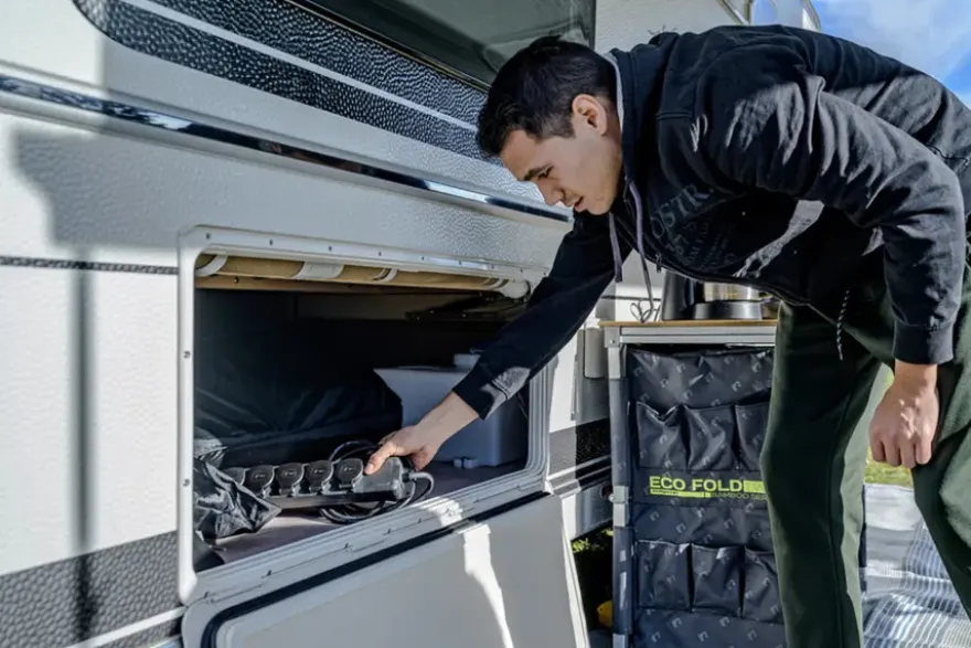 Brennenstuhl Super Solide stekkerdoos 4V met deksel IP44 zwart 2 meter snoer