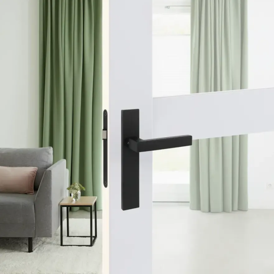 Karwei deurkruk set Chelsea recht blind schild zwart RVS