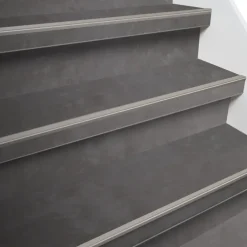 Kleurstaal Firststep Traprenovatie PVC Betongrijs