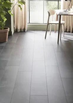 Kleurstaal vtwonen click PVC EVC Granite donkergrijs houtlook