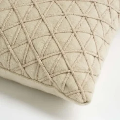 Kussen print driehoek beige 45 x 45 cm