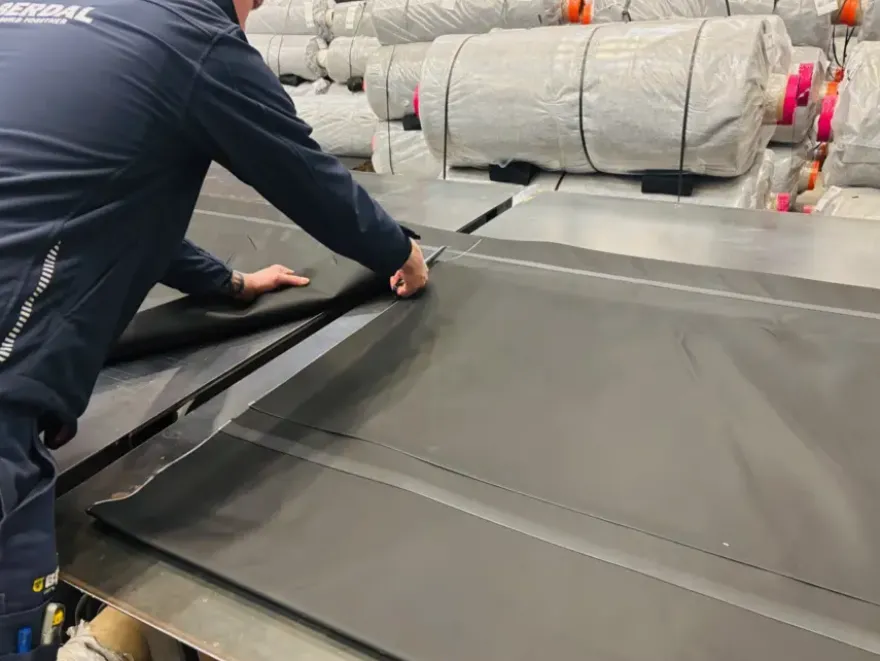 Pandser EPDM op maat dakbedekking 7 m x 1,2 mm (per 10 cm te bestellen)