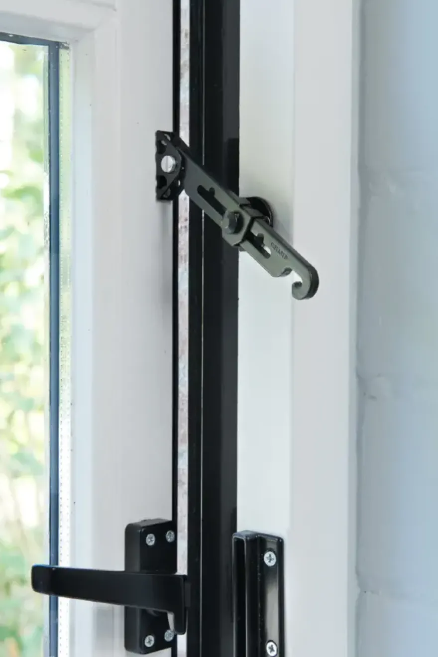SecuMax raamuitzetter 720 zwart