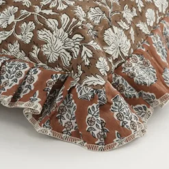 Sierkussen bloemen donker bruin - l55xb35xh10cm