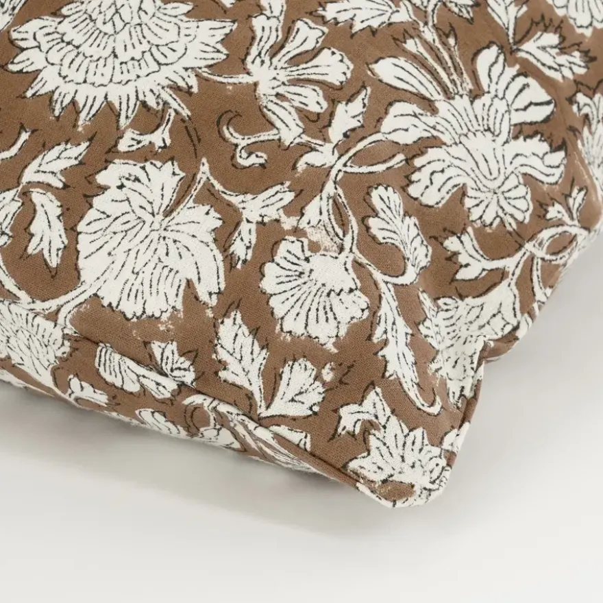 Sierkussen bloemen donker bruin - l55xb35xh10cm