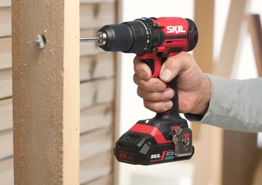 Skil 20V accuboormachine, LED-lamp & handstofzuiger incl. 2.0Ah accu+lader combinatieset