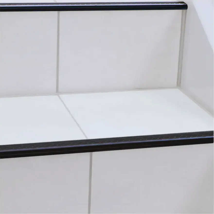 Trapkant aluminium mat zwart dr 25x6x1000x1.6mm